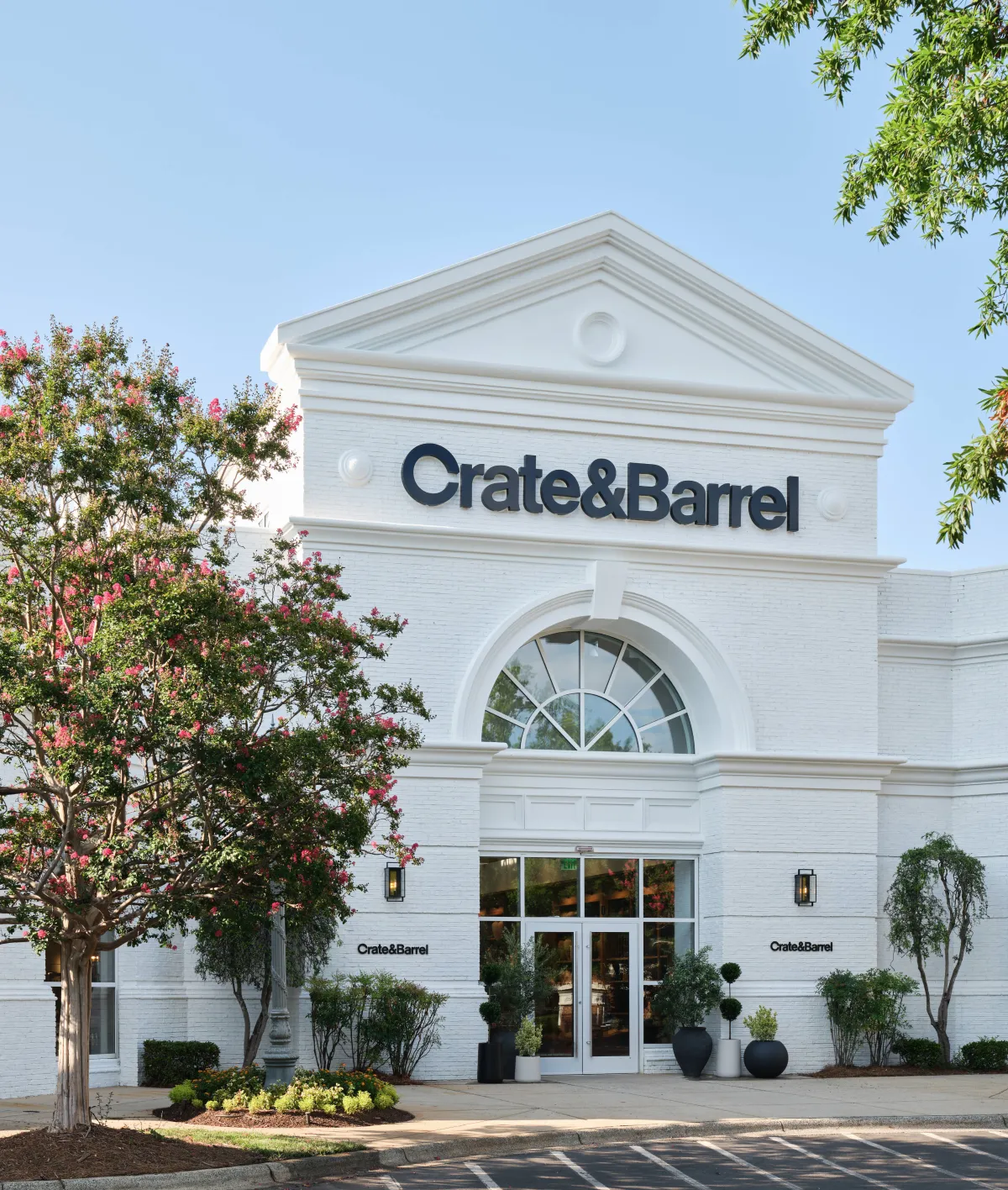 Crate and barrel store